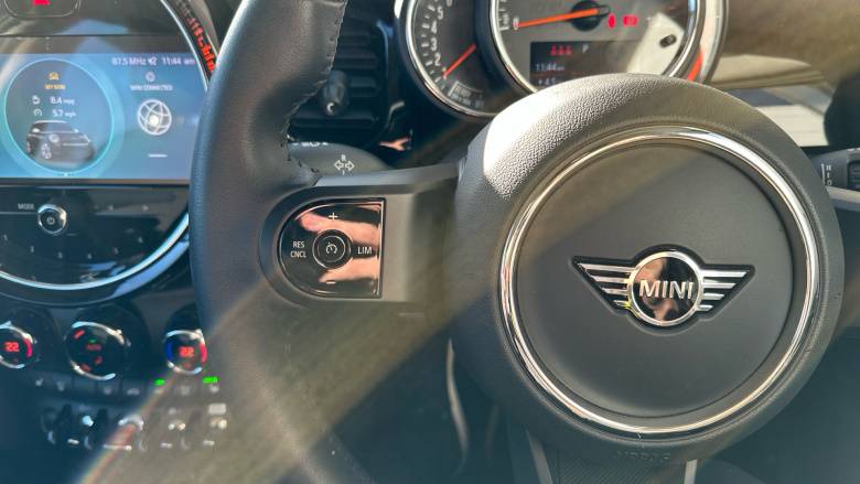 MINI Hatchback 1.5 Cooper Classic 5dr Auto Petrol Hatchback